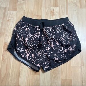 Under Armour Women's Loose UA Fly By 2.0 Gray Printed Elastic Waist Short Size S